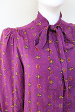 Load image into Gallery viewer, Oscar de la Renta silk blouse
