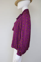Load image into Gallery viewer, Oscar de la Renta silk blouse
